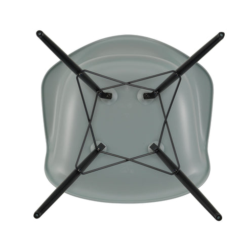 Cadeira de Braços Plástica Eames DAW / Base Ácer Preto
